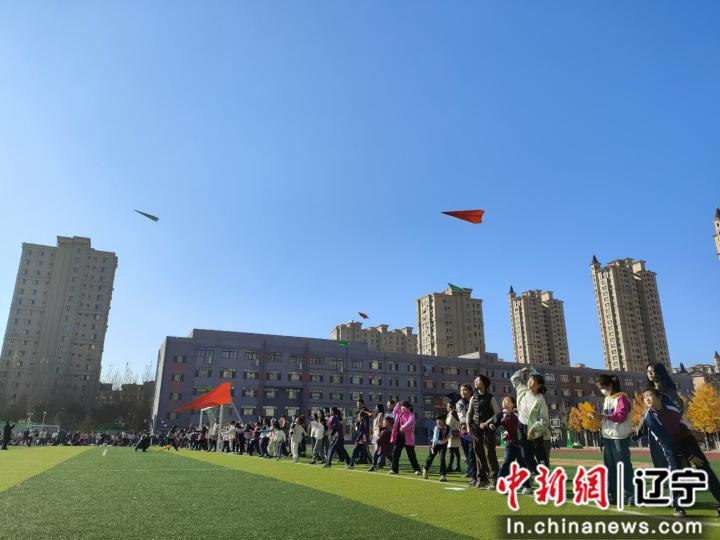 趣味+科学 沈阳铁西区中小学纸飞机大赛受热捧_趣味+科学 沈阳铁西区中小学纸飞机大赛受热捧_